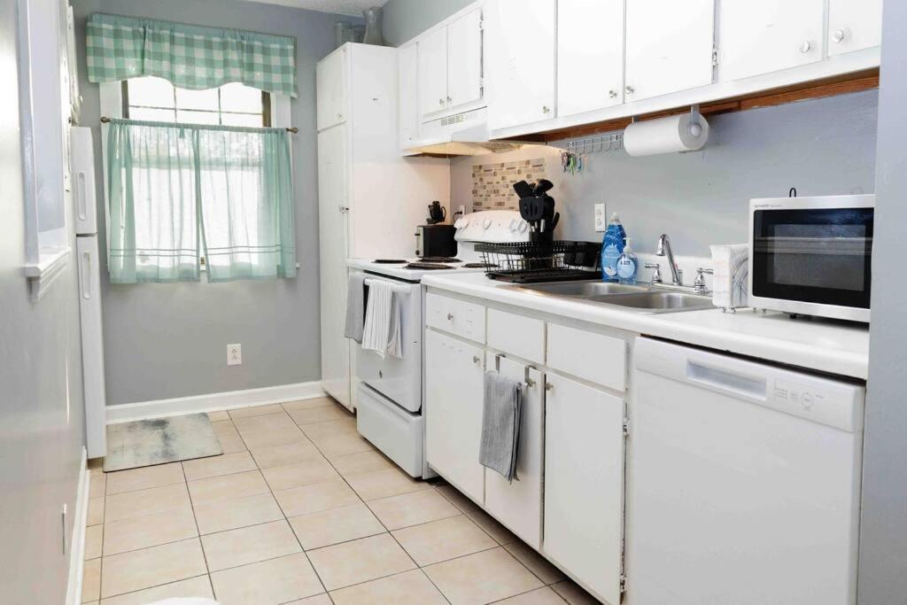 Апартаменты Cozy 3-Bed Athens Getaway, Right Near Uga! Экстерьер фото